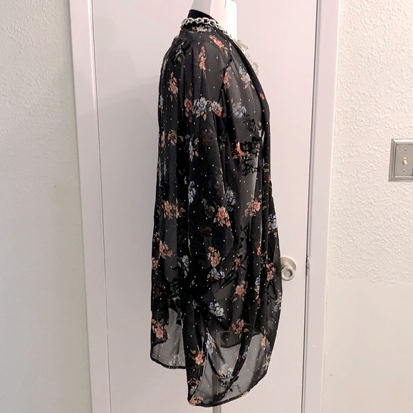 Avenue - Black Shawl - Picture 2 of 7